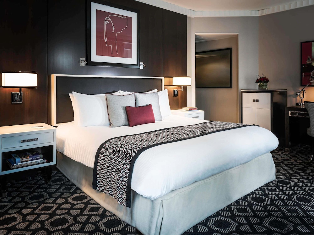 JUNIOR SUITE, KING BED, ACCESSIBLE