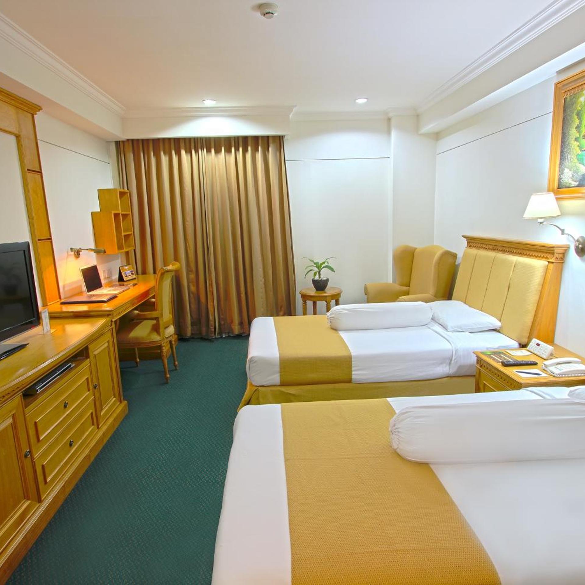 2 Studio, Twin Beds