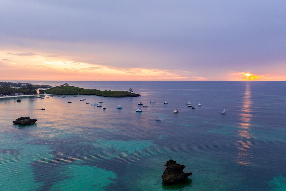 Turtle Bay Beach Club 24/40