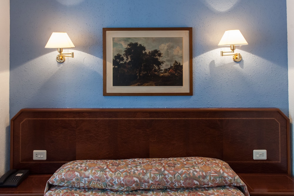 HOTEL UNZAGA PLAZA 28/63