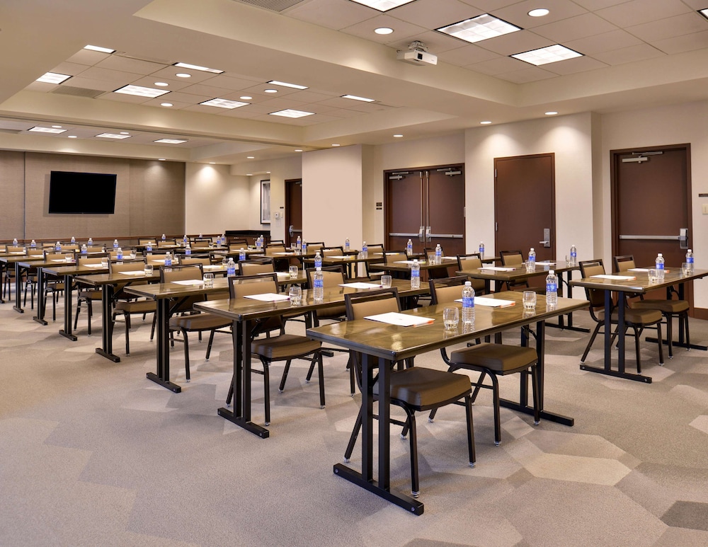 Hyatt Place Garden City 61/69