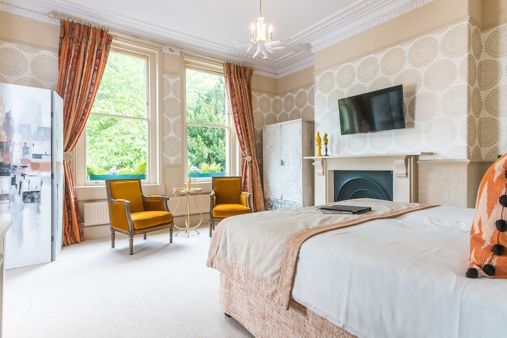 Deluxe, King Bed