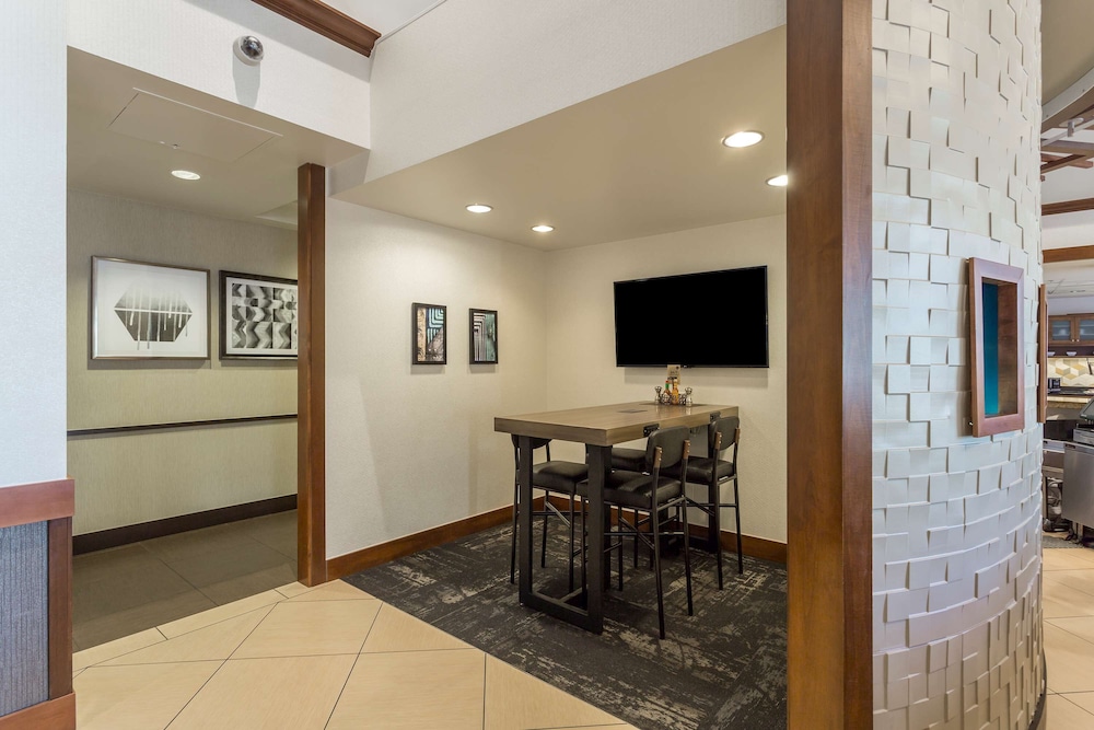 Hyatt Place Phoenix North 40/68