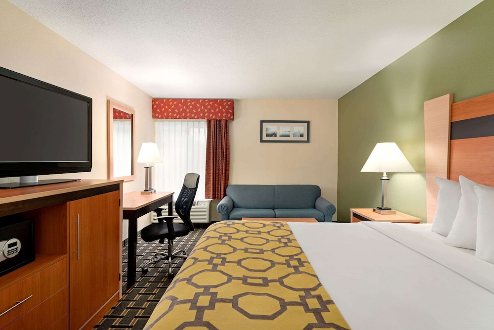 Baymont by Wyndham North Dartmouth / Fall River 9/46