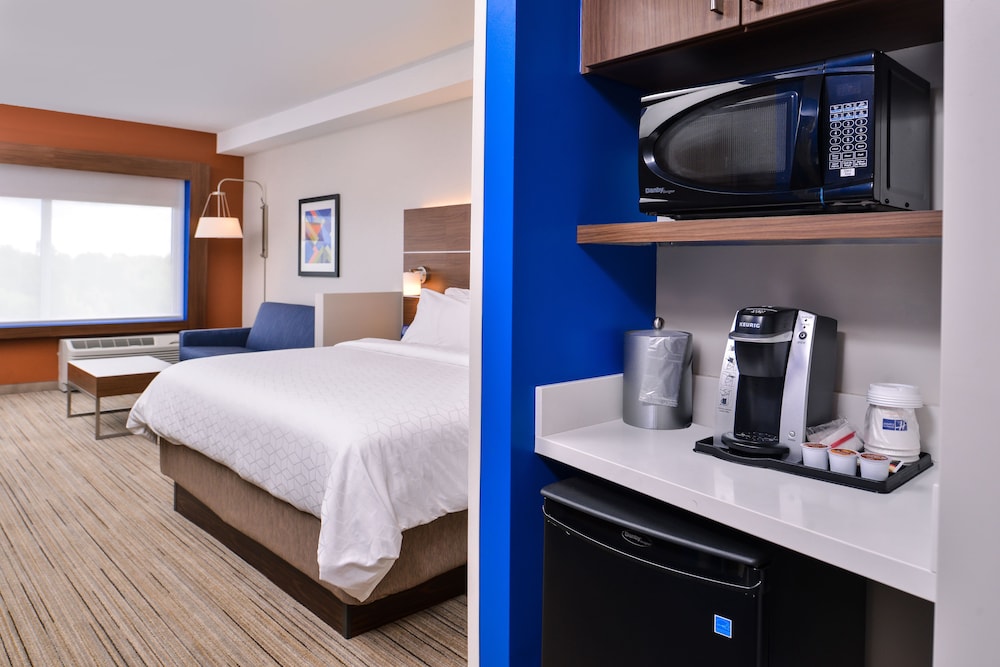 Holiday Inn Express Suites Farmville 20/53
