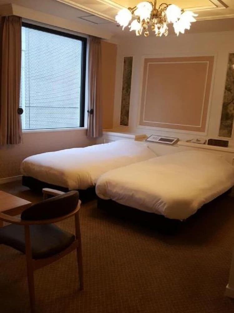 ROOM, TWIN BEDS