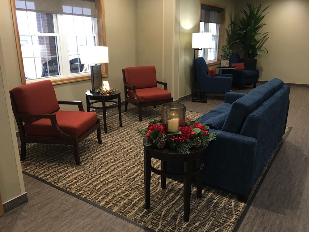 Comfort Suites Hotel and Conference Center, Berlin OH 27/36