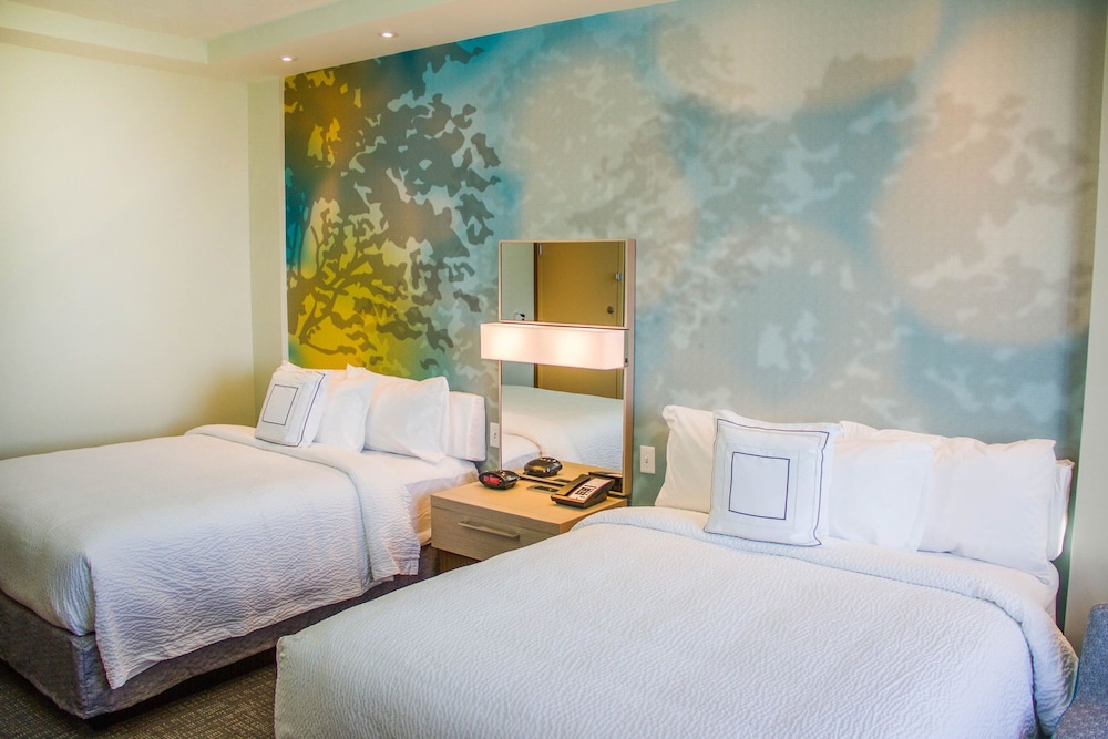 STANDARD, 2 QUEEN BEDS, PARTIAL OCEAN VIEW