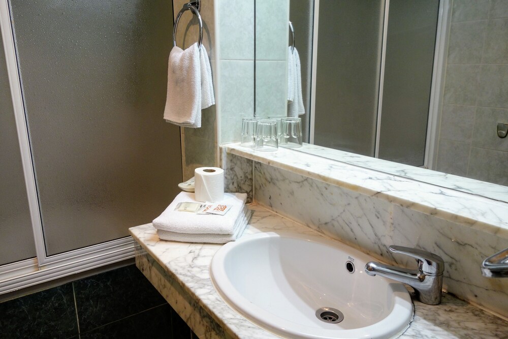 Tripolis Toledo Hostal 42/44