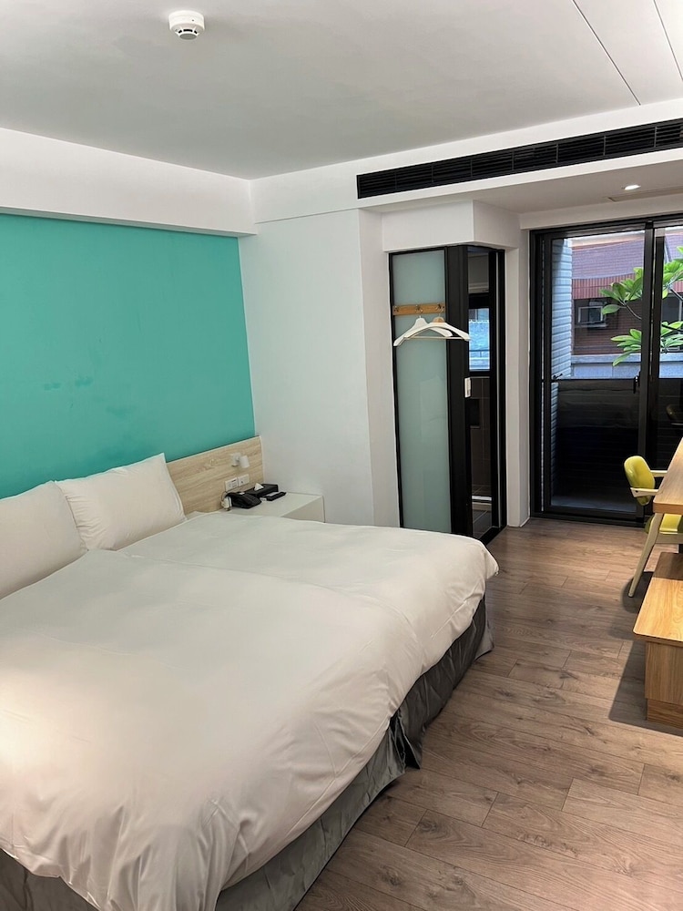 1 BEDROOM, DELUXE, DOUBLE OR TWIN BED