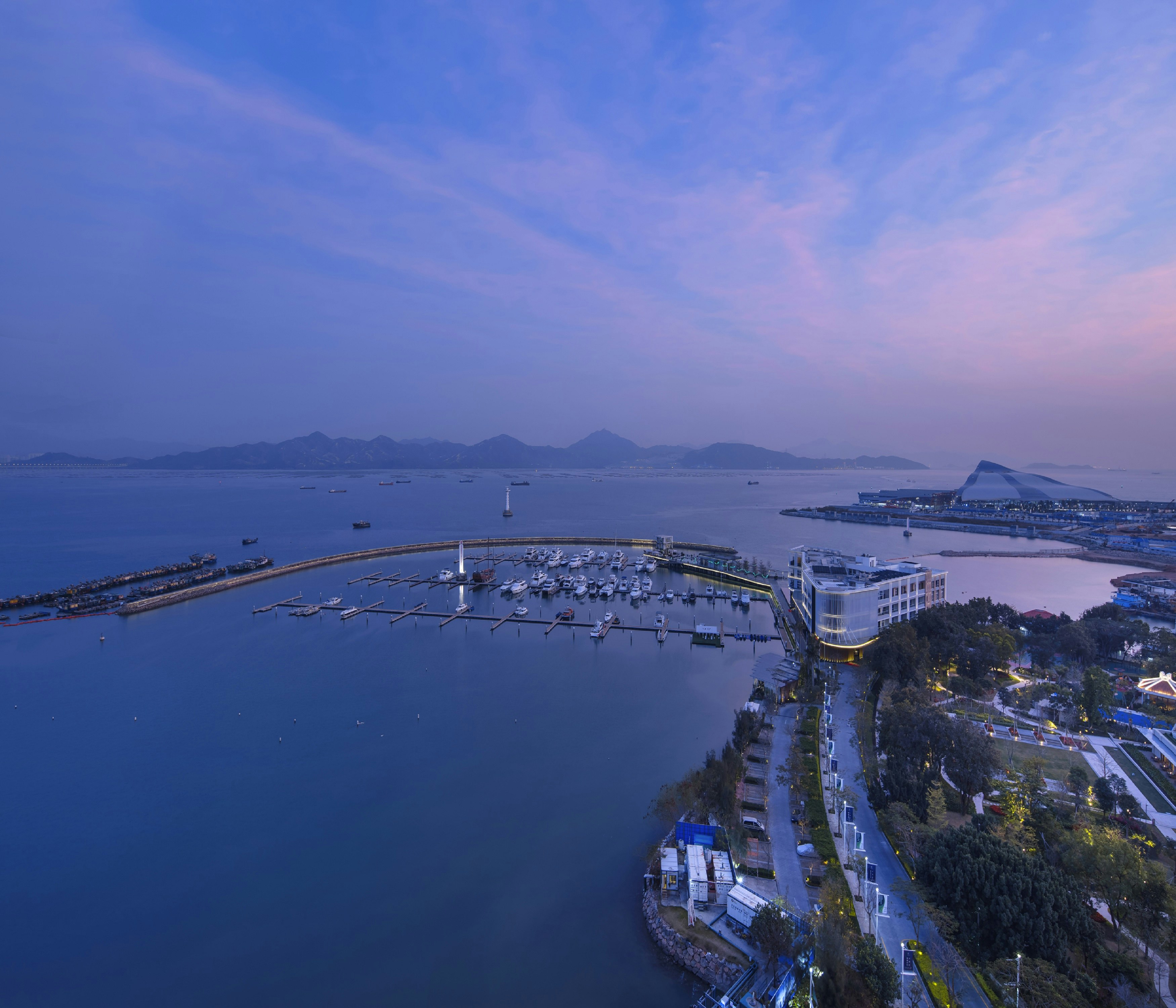 Hilton Shenzhen Shekou Nanhai 85/89