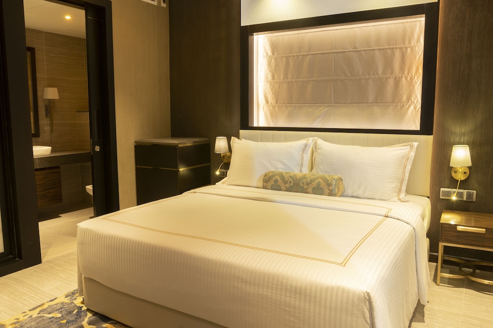 DELUXE, DOUBLE BED