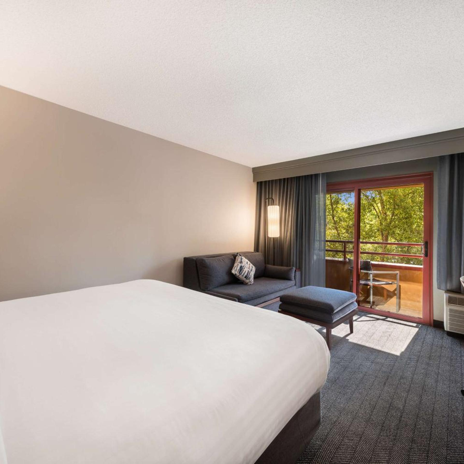 غرفة بسرير كينج، Sonesta Select San Jose Airport 2/5