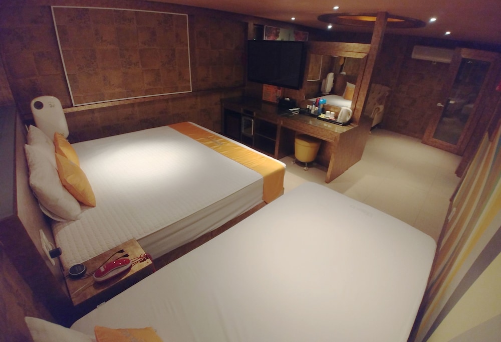 V1 Motel 14/79