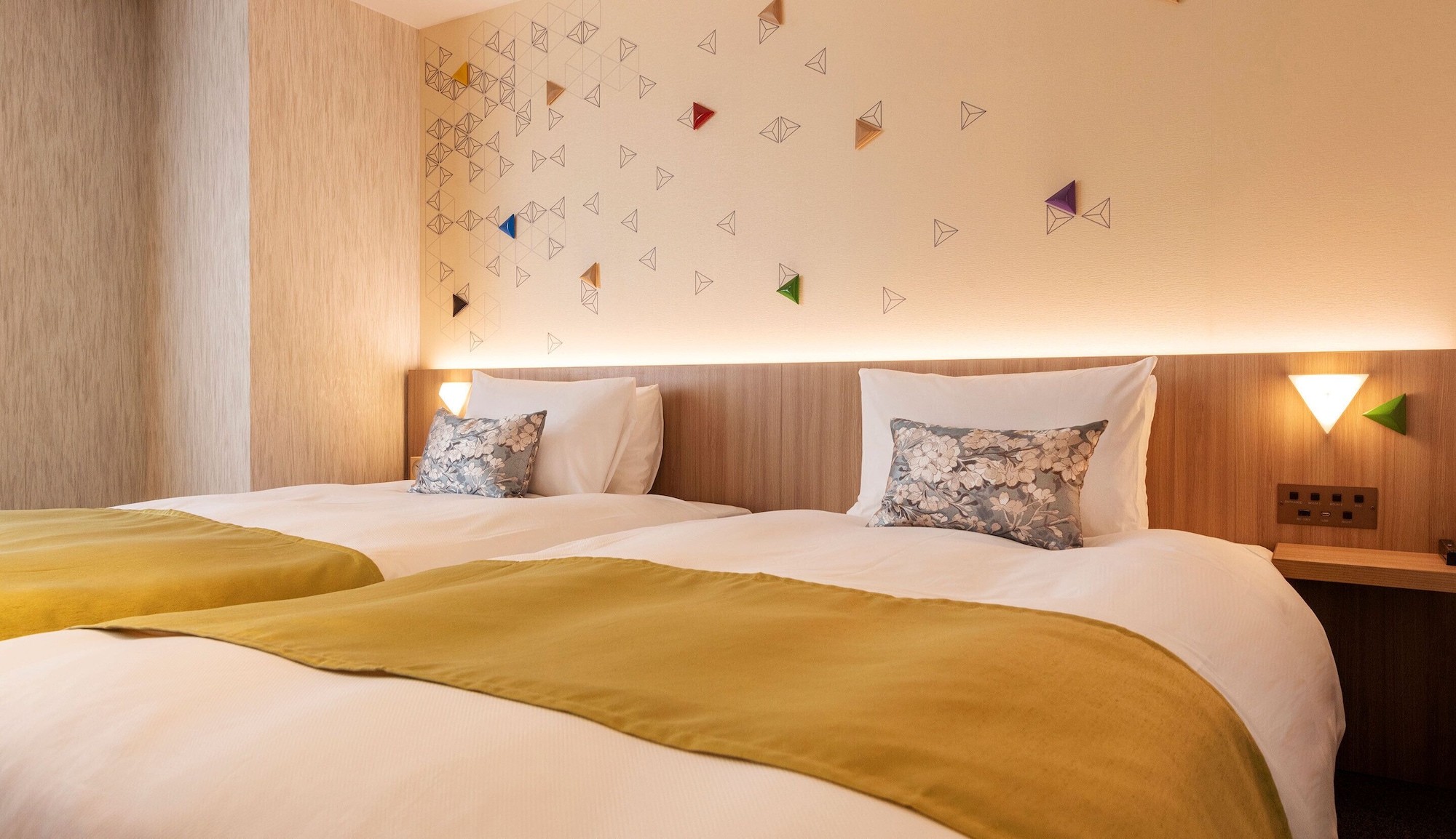 DELUXE, TWIN BEDS