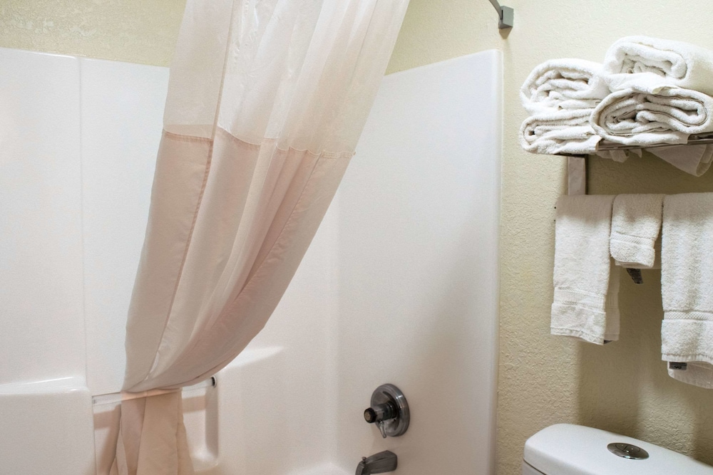 Quality Inn Plainfield 20/47