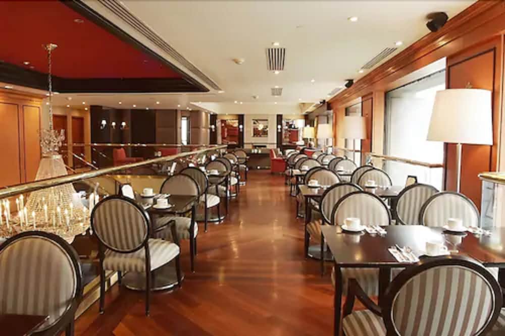 Le Cantlie Suites Hotel 54/56