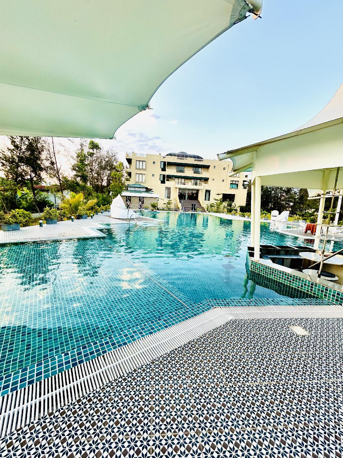 The Candlewood Park Beach Resort 30/33