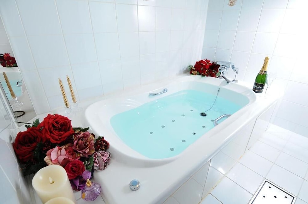 Ishidu Hotel Blan Chapel Christmas Adults Only 19/20