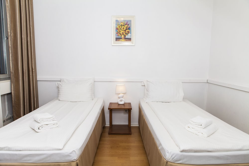 Economy, Triple, 3 Beds, Shared Bathroom, No Window