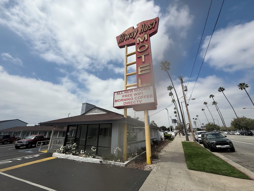 Hi-Way Host Motel 49/56