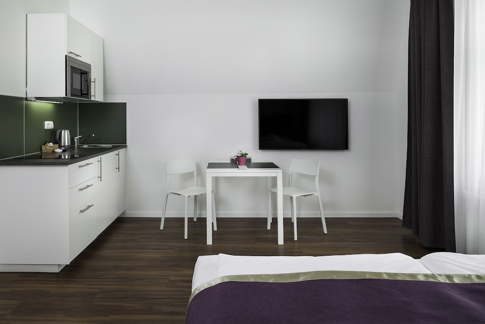 Elizabeth Suites 32/50