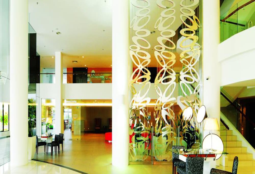 Kings Green Hotel 15/65