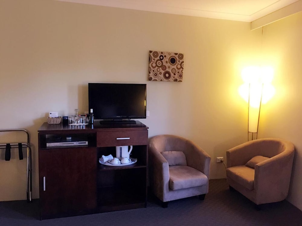 Joondalup City Hotel 24/28