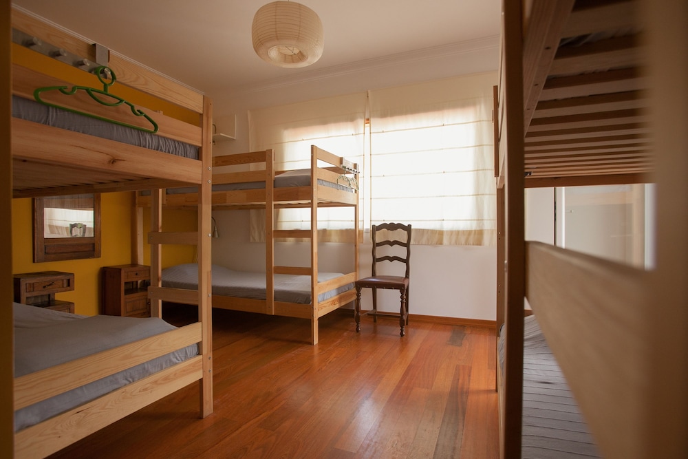 Ericeira Chill Hill Hostel & Private Rooms 34/50