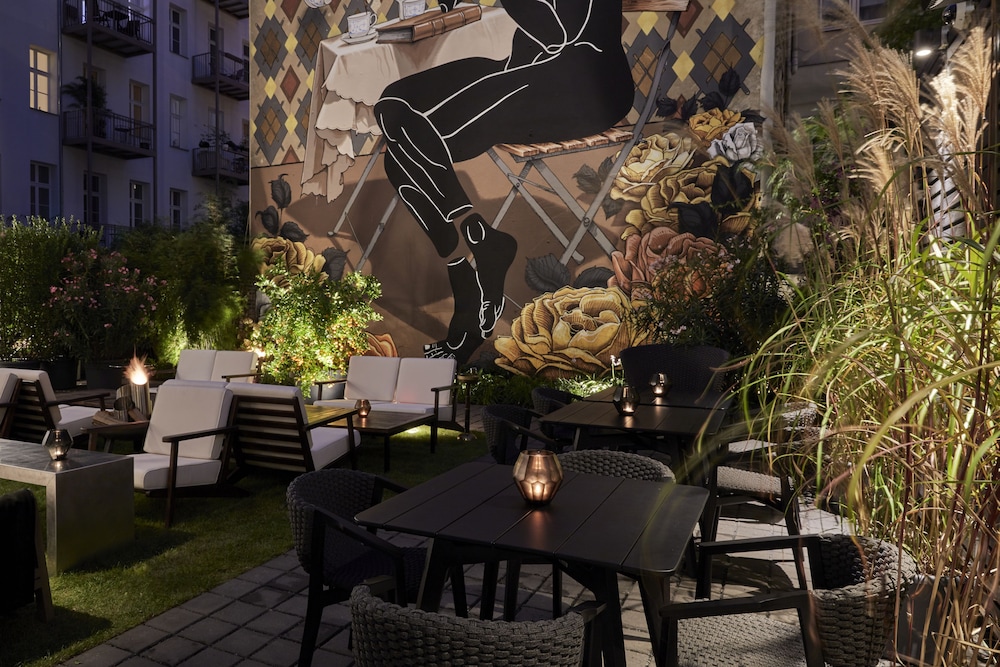 Sir Savigny Hotel, part of Sircle Collection 41/45