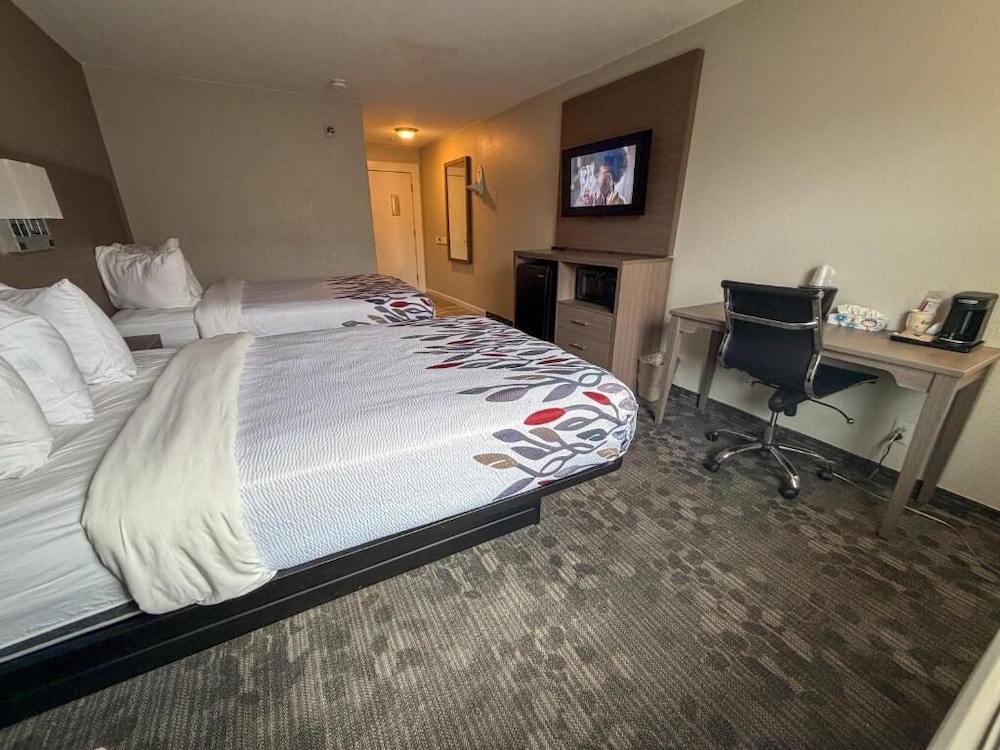 New Bedford Inn Suites 24/69