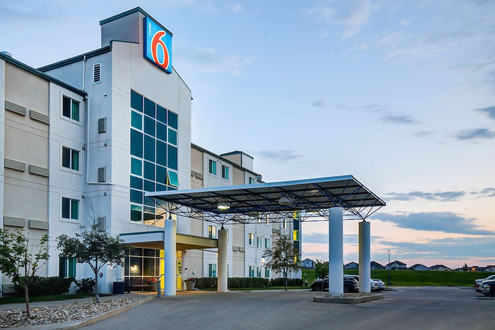 Motel6 Grande Prairie, AB 57/65