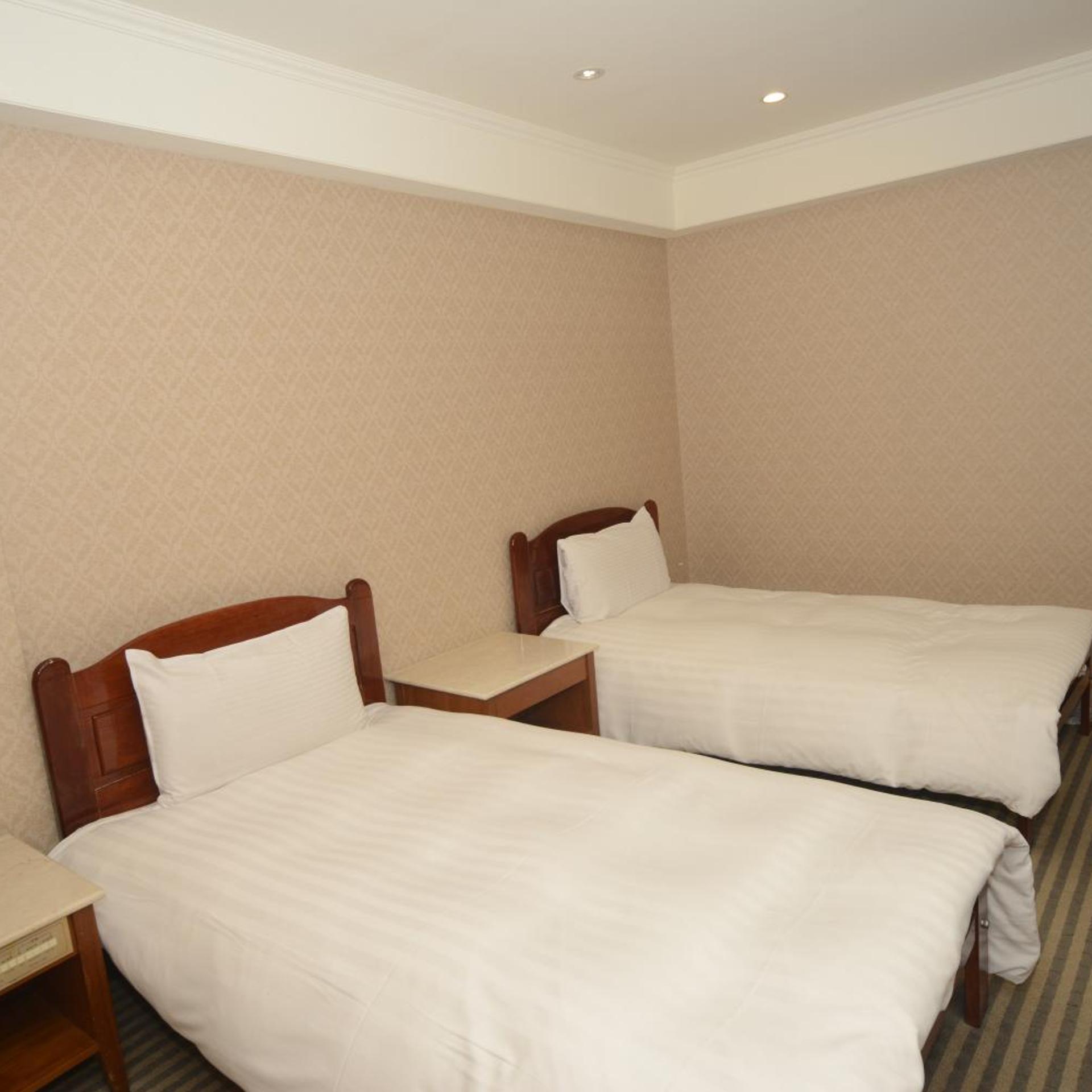 Apollo Hotel 31/83