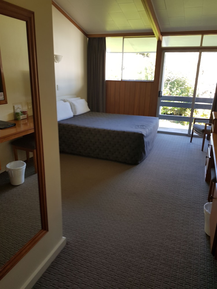 The Avenue Hotel 5/51