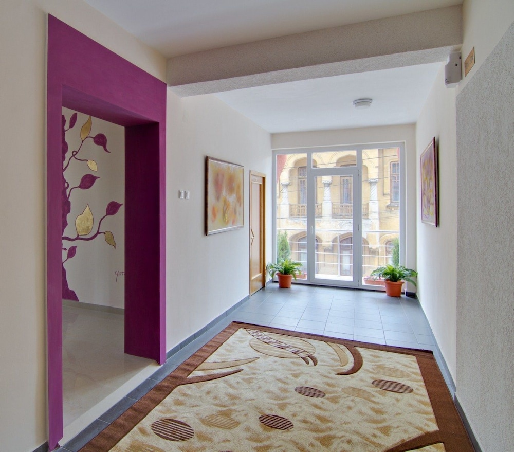 Tranzzit Hotel 22/44