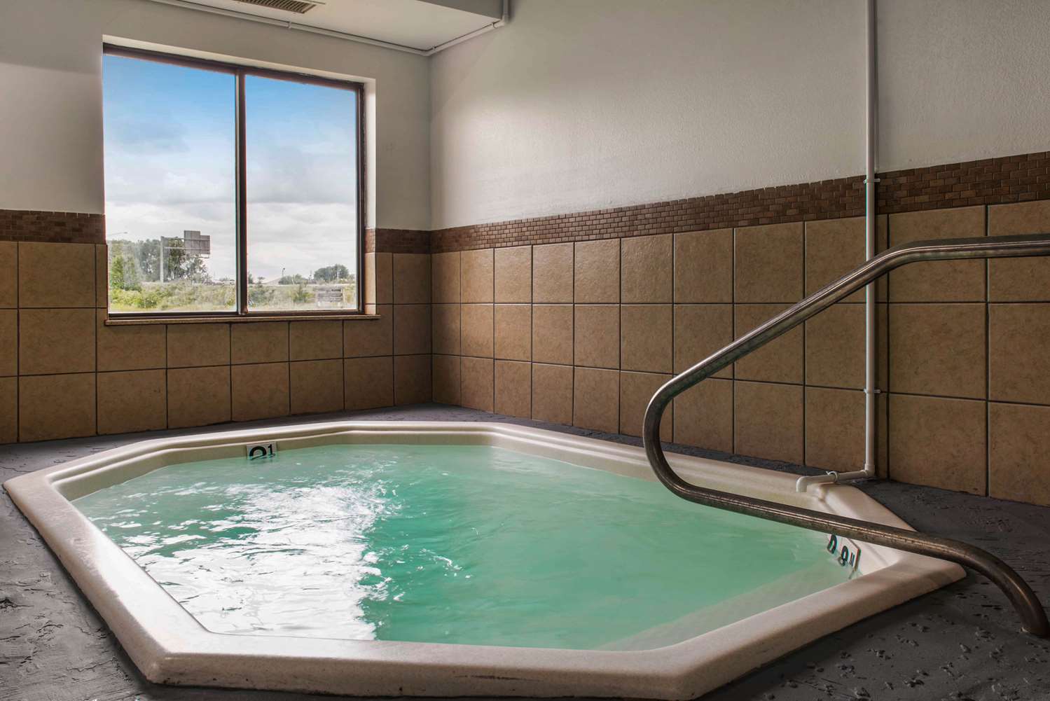Quality Inn & Suites Anderson I-69 17/29