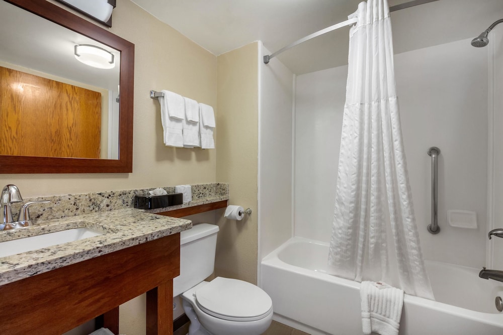Comfort Inn & Suites Hamilton Place 13/39