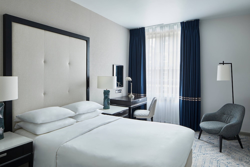 EXECUTIVE, DOUBLE BED