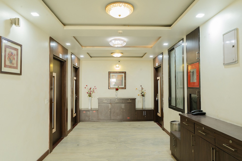 Fabhotel Signature Inn 14/50