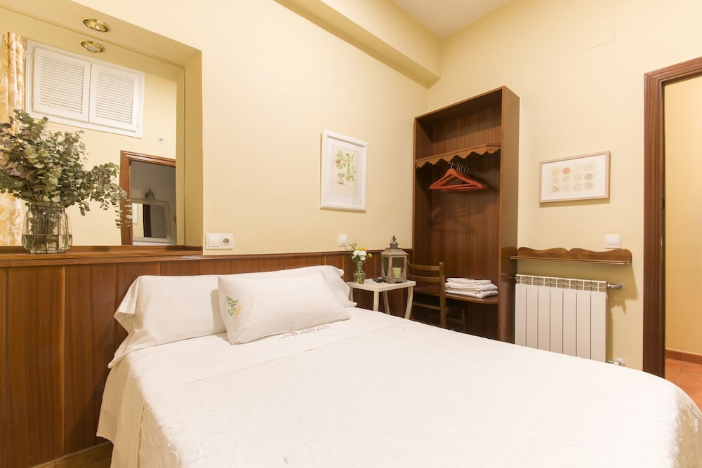 Hostal La Vera 28/50