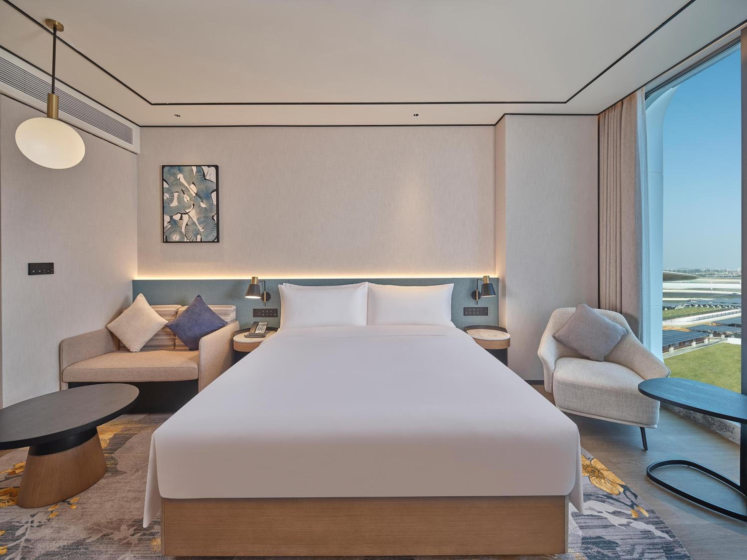 Room, King Bed, Airport View