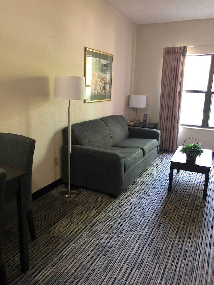 All Seasons Suites 28/54