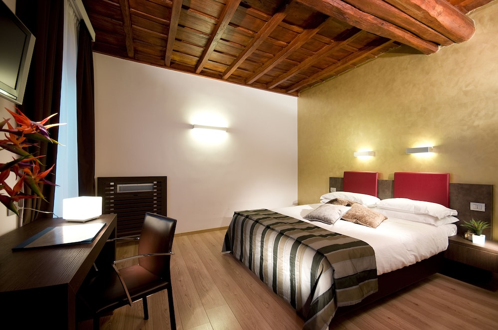 Trevi Hotel 43/79