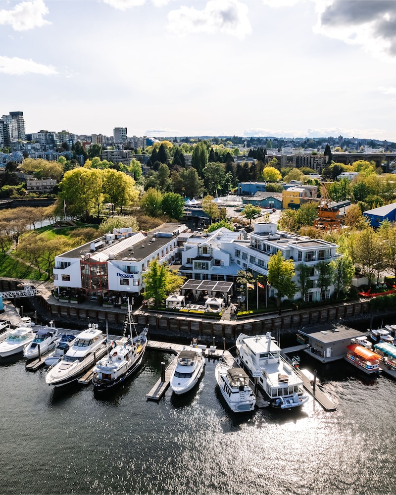 GRANVILLE ISLAND HOTEL 41/50