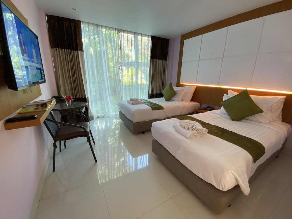 A Hotel Simply 11/50