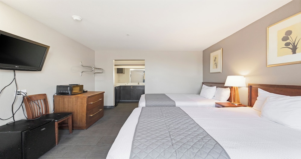 Budget Inn and Suites Stockton 34/55