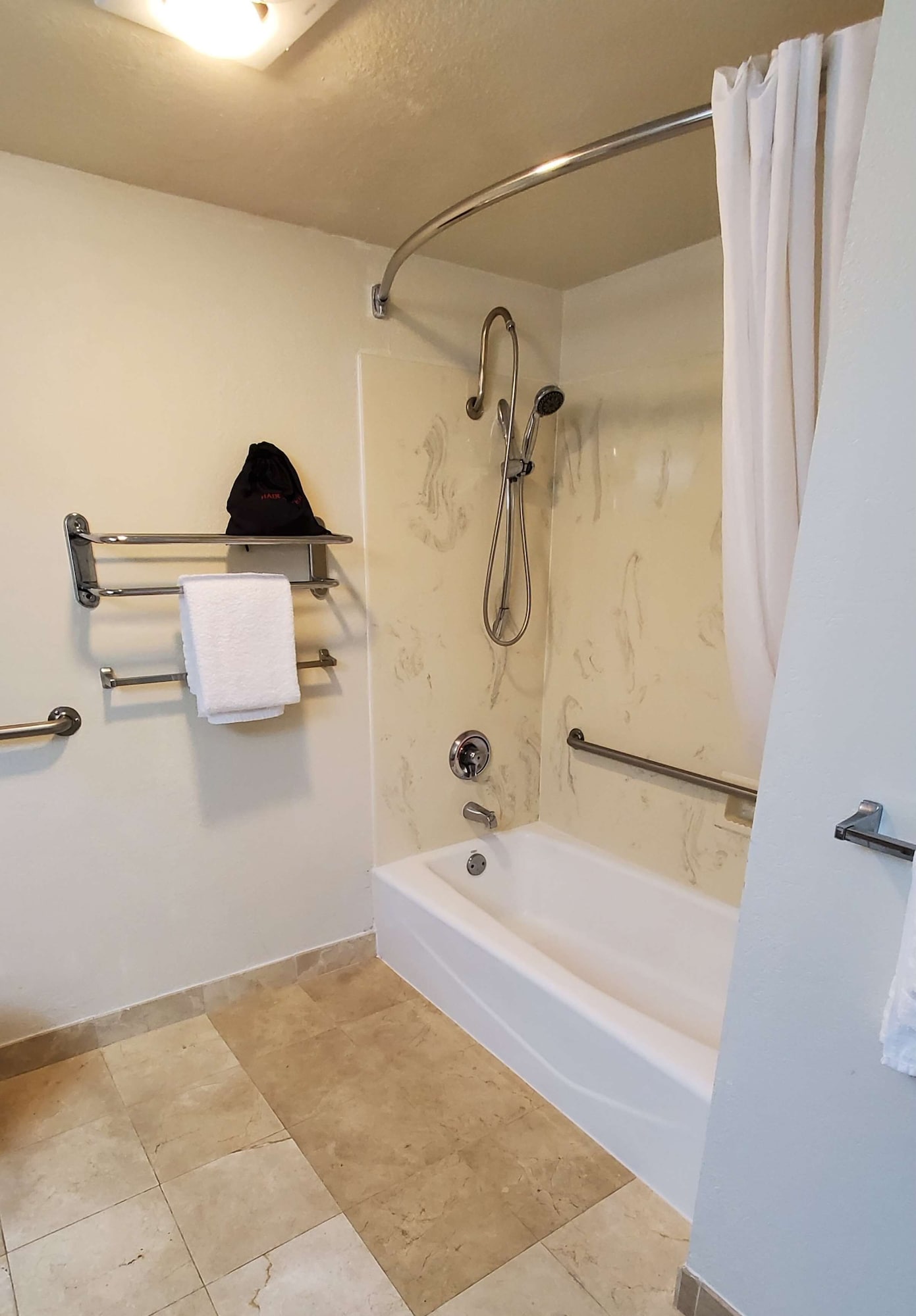 غرفة قياسية بسرير كينج لذوي الإعاقة، Best Western Plus Northwoods Inn 10/10