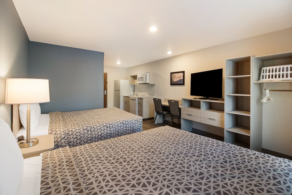 WoodSpring Suites East Lansing - University Area 30/50