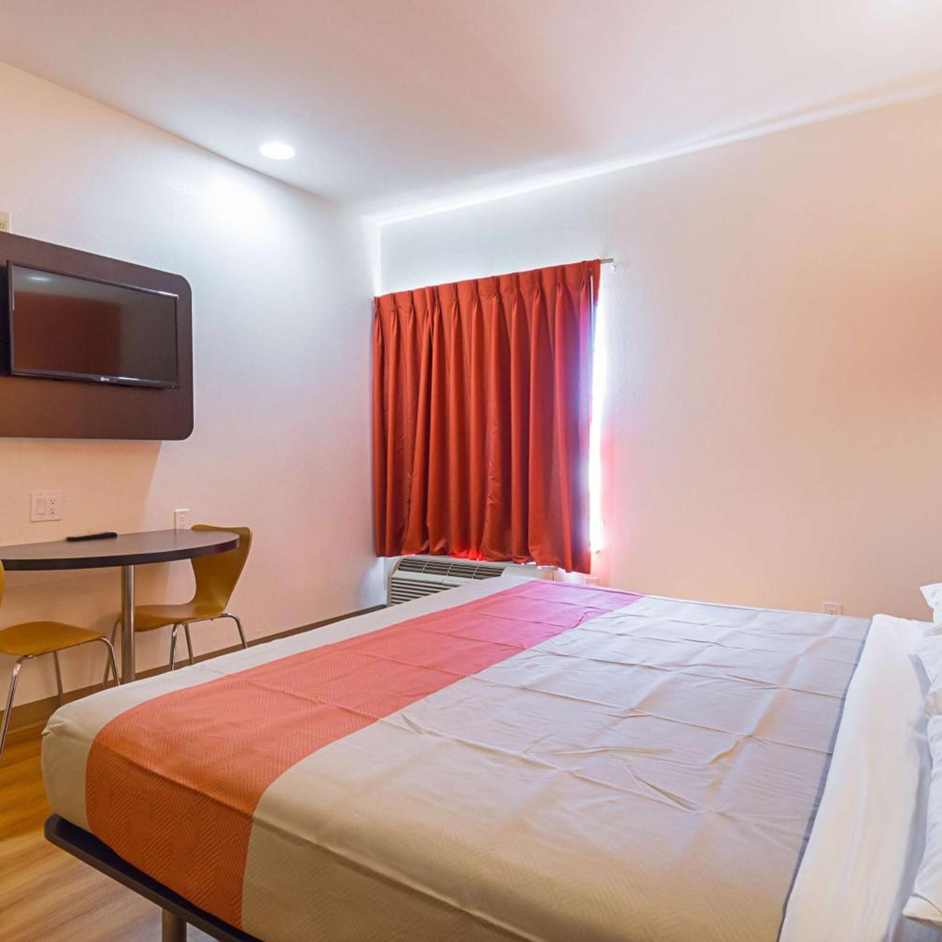 ROOM, KING BED