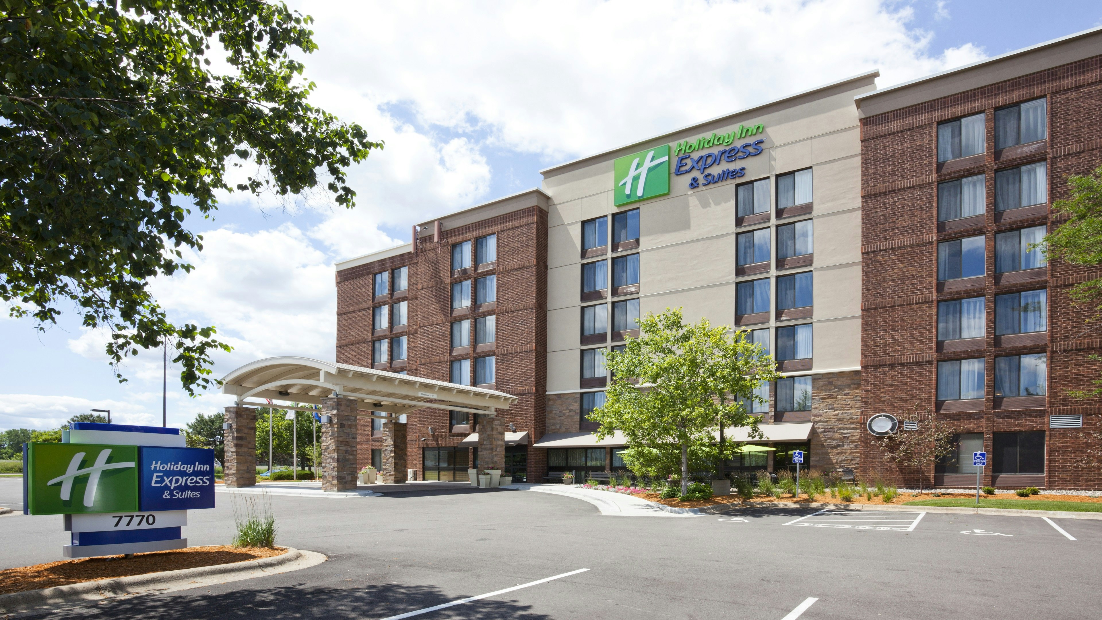 Holiday Inn Express Hotel &amp; Suites BLOOMINGTON WEST 51/52